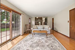 1409 E Rosehill Dr, Arlington Heights, IL 60004 - Photo 8