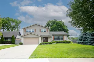 1409 E Rosehill Dr, Arlington Heights, IL 60004 - Photo 2