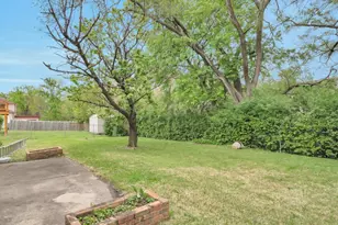 17807 Stonebridge Dr, Hazel Crest, IL 60429 - Photo 16