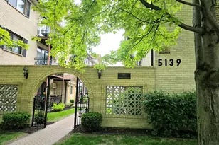 5139 N East River Rd, Chicago, IL 60656 - Photo 2