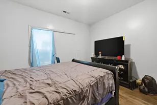 7952 S Marquette Ave, Chicago, IL 60617 - Photo 10