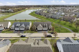 561 Autumn Cir, Pingree Grove, IL 60140 - Photo 2