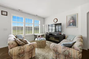 561 Autumn Cir, Pingree Grove, IL 60140 - Photo 4