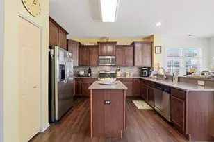 561 Autumn Cir, Pingree Grove, IL 60140 - Photo 8