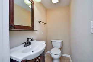 352 Millcreek Ln, Naperville, IL 60540 - Photo 34