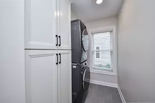 352 Millcreek Ln, Naperville, IL 60540 - Photo 18