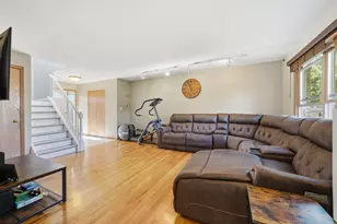 8627 Miroballi Dr, Hickory Hills, IL 60457 - Photo 4