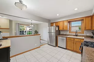 8627 Miroballi Dr, Hickory Hills, IL 60457 - Photo 8