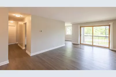 450 Raintree Court #2B, Glen Ellyn, IL 60137 - Photo 2