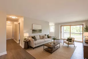 450 Raintree Ct, Glen Ellyn, IL 60137 - Photo 4