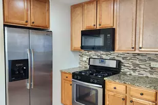 208 Albert Terrace, Wheeling, IL 60090 - Photo 4