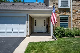 22 Superior Ct, Schaumburg, IL 60193 - Photo 2