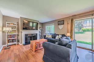 22 Superior Ct, Schaumburg, IL 60193 - Photo 6