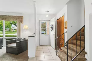 555 S Cedar St, Palatine, IL 60067 - Photo 4