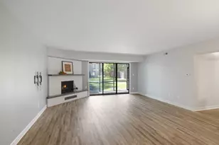 740 Saint Andrews Ln, Crystal Lake, IL 60014 - Photo 6
