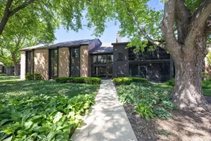 740 Saint Andrews Ln, Crystal Lake, IL 60014 - Photo 2