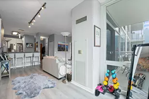 757 N Orleans St, Chicago, IL 60654 - Photo 6