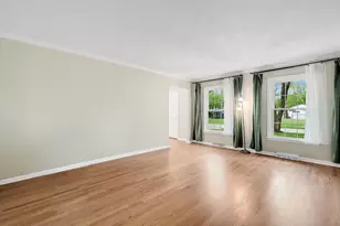 2S560 Seneca Dr, Wheaton, IL 60189 - Photo 4