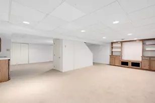 2S560 Seneca Dr, Wheaton, IL 60189 - Photo 32