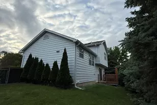 305 Elwood Ct, Westmont, IL 60559 - Photo 2