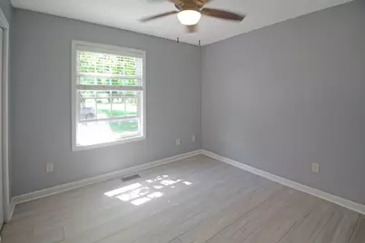 402 S McLean Street, Hudson, IL 61748 - Photo 16