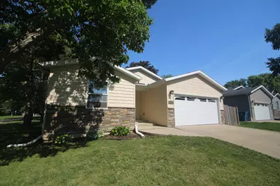402 S McLean Street, Hudson, IL 61748 - Photo 2