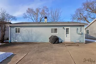 533 Bobby Ln, Mundelein, IL 60060 - Photo 2