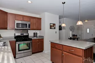 533 Bobby Ln, Mundelein, IL 60060 - Photo 4