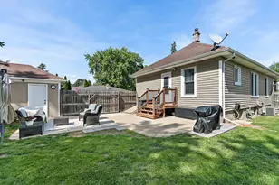 270 S Melrose Ave, Elgin, IL 60123 - Photo 22