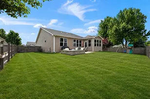 2231 Lundquist Dr, Aurora, IL 60503 - Photo 22