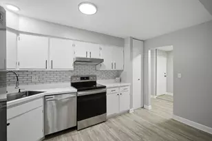 2600 Brookwood Way Dr, Rolling Meadows, IL 60008 - Photo 4