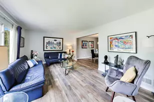 2115 Hitching Post Ln, Schaumburg, IL 60194 - Photo 2