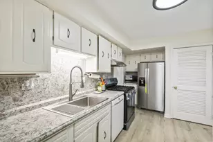 2130 Country Club Dr, Woodridge, IL 60517 - Photo 8