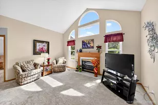 171 Canterbury Ct, Bloomingdale, IL 60108 - Photo 4