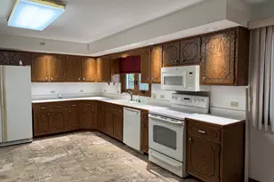 613 Fairlane Dr, Joliet, IL 60435 - Photo 8