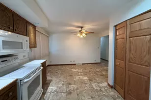 613 Fairlane Dr, Joliet, IL 60435 - Photo 10