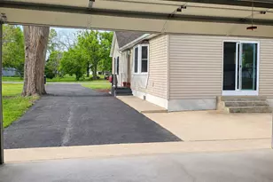 302 E Fine St, Ashkum, IL 60911 - Photo 32