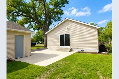 302 E Fine Street, Ashkum, IL 60911 - Photo 4