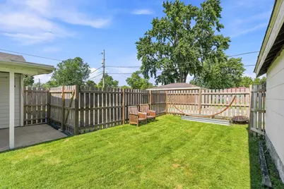 626 E Division Street, Lockport, IL 60441 - Photo 32