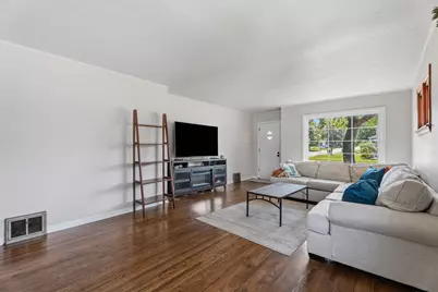 626 E Division Street, Lockport, IL 60441 - Photo 6