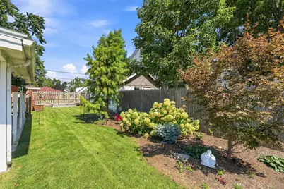 626 E Division Street, Lockport, IL 60441 - Photo 2