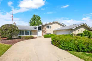 15542 Narcissus Ln, Orland Park, IL 60462 - Photo 2