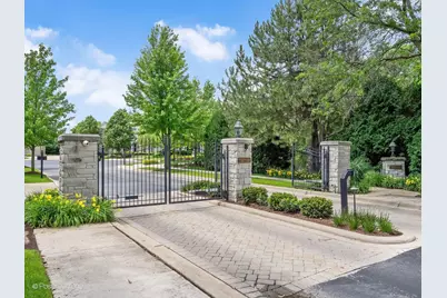 431 Woodland Park Court, Hinsdale, IL 60521 - Photo 2
