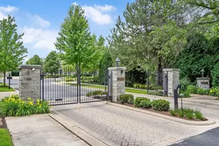 431 Woodland Park Ct, Hinsdale, IL 60521 - Photo 2