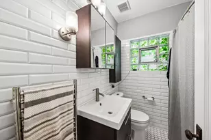 5643 N Campbell Ave, Chicago, IL 60659 - Photo 18
