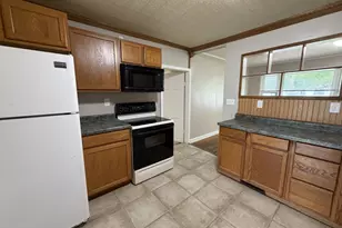 1165 Roselawn Dr, Paxton, IL 60957 - Photo 6