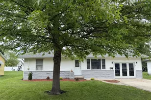 1165 Roselawn Dr, Paxton, IL 60957 - Photo 1