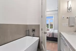 1356 W Walton St, Chicago, IL 60642 - Photo 20