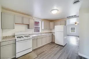608 Fox St, Joliet, IL 60432 - Photo 8