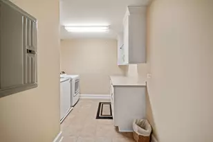261 S Kenilworth Ave, Glen Ellyn, IL 60137 - Photo 34